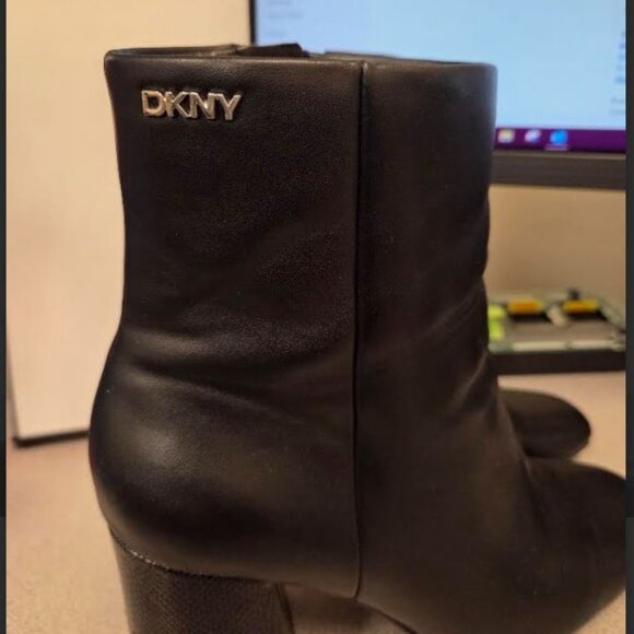 DKNY Stephanie Boots Size 7 - Picture 2 of 5